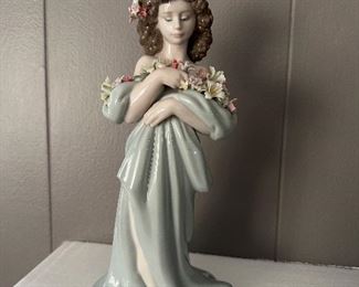 Lladro #6346 "Petals of Love"