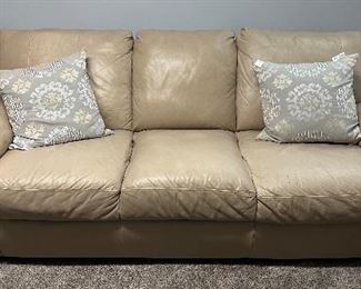 Intalsofa Sofa/ Couch