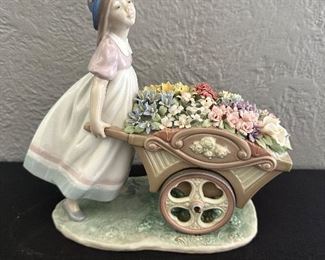 Lladro #6521 "Loves Tender Token"