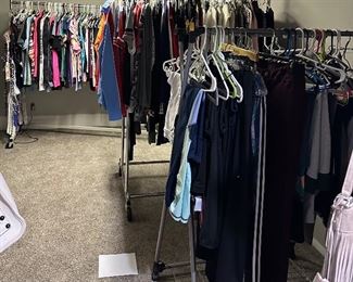 Mainly size Medium & Large
NICE! Named Brand Ladies Clothing 