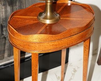 Vintage Hekman Furniture inlaid oval side table