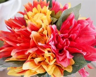 Faux floral Courtesy of the French Bee