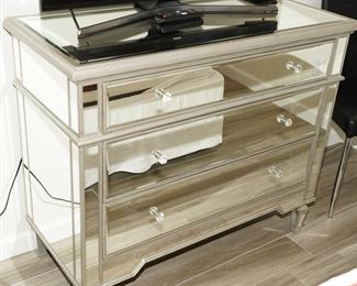 3 drawer mirrored dresser