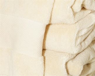 There are washcloths, hand towels and bath towels available by Frontgate. 