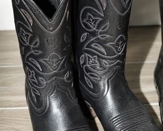Black leather Ariat cowboy boots-size 7.5