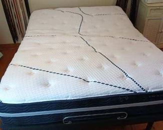 FULL SIZE WIRELESS REMOTE ADJUSTABLE BED WITH MASSAGE.  ONLY A FEW MONTHE OLD. AMERICAN SLEEP BY SOUTHERLAND