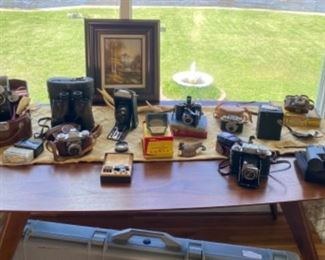 Vintage Camera collection including 1930's Belle & Howell home movie camera, and various Zeiss German cameras