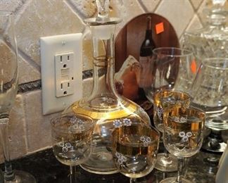 Decanter and glass set