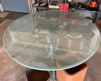 Salterini style round wrought iron patio table with removable glass top 