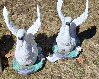 2 Resin Swan Yard Statues