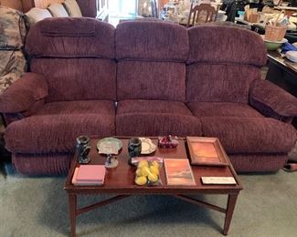 Has recliners on each end