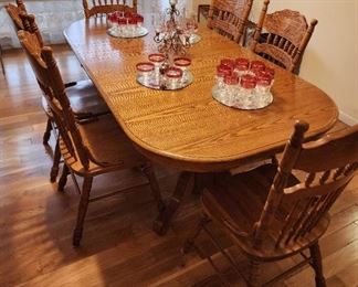 Oak dining table with two leaves and six chairs