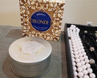 Versace's Blonde, Versace powder