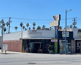 PARK. DIRECTLY BEHIND IN SPACES CLOSEST TO STREET TO AVOID METERED PARKING...