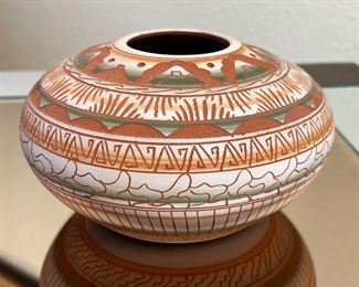 Signed BH Navajo Etched Pot Native American Pottery 	3.5 x 6.5 diameter.	
