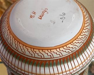 Signed BH Navajo Etched Pot Native American Pottery 	3.5 x 6.5 diameter.	
