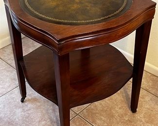 Antique Leather Top Rolling Side Table	25 x 21 x 21in	HxWxD

