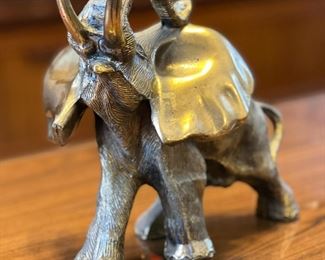 8in Metal Elephant Sculpture 	8.5 x 8 x 6.5in	HxWxD
