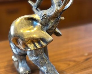 8in Metal Elephant Sculpture 	8.5 x 8 x 6.5in	HxWxD
