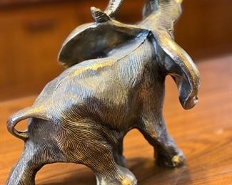 8in Metal Elephant Sculpture 	8.5 x 8 x 6.5in	HxWxD
