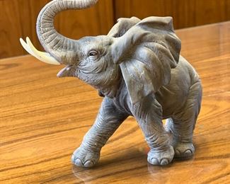 5in Andrea by Sadek Porcelain  Elephant	5.5 x 3 x 6in	HxWxD
