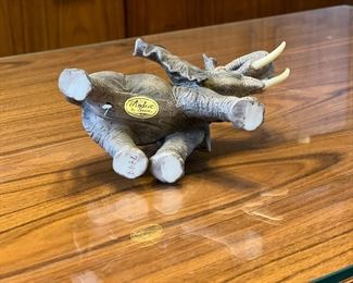 5in Andrea by Sadek Porcelain  Elephant	5.5 x 3 x 6in	HxWxD
