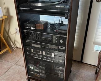 Sanyo Vintage Stereo system, no speakers	40 x 18.5 by 18in	HxWxD
