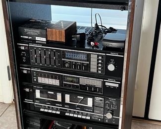Sanyo Vintage Stereo system, no speakers	40 x 18.5 by 18in	HxWxD
