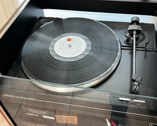 Sanyo Vintage Stereo system, no speakers	40 x 18.5 by 18in	HxWxD
