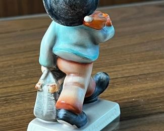 Vintage Hummel Goebel Merry Wanderer 11 2/01 Figurine 	4.25 inches high.	
