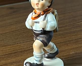 Vintage Hummel Goebel School Boy 82 2/0 Figurine	4.5 inches high.	
