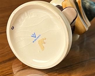 Vintage Hummel Goebel School Boy 82 2/0 Figurine	4.5 inches high.	
