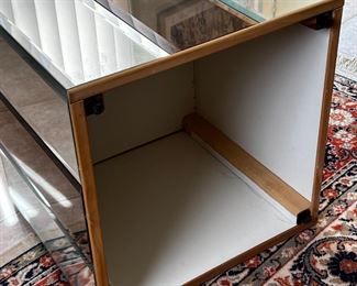 AS-IS Mirrored Cube Pedestal	17 x 18 x 18in 	HxWxD
