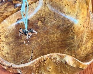 Carved Burl wood Basket	8.5 x 13 x 13.25in 	
