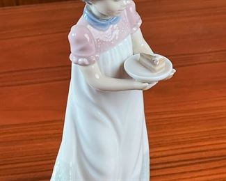 Lladro # 5429 Happy Birthday Girl w/ Cake Porcelain Figurine 	8in H	
