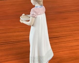 Lladro # 5429 Happy Birthday Girl w/ Cake Porcelain Figurine 	8in H	
