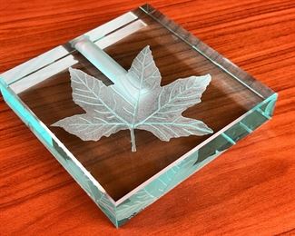 Stephen Schlanser Maple Leaf Crystal Bud Vase	5x5x1in	
