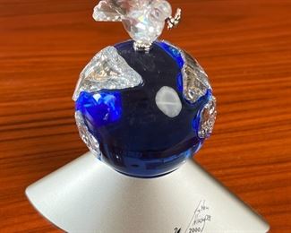 Swarovski Crystal Millennium Edition 238985 Dove Earth Planet	4.75in H	
