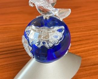 Swarovski Crystal Millennium Edition 238985 Dove Earth Planet	4.75in H	
