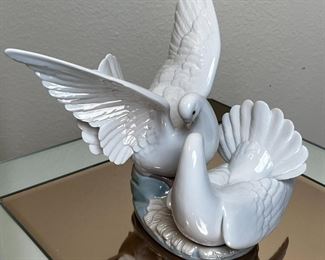 Lladro 6291 Love Nest Dove Porcelain Figurine 	9.5 inches high.	
