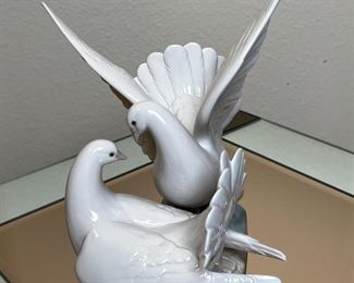 Lladro 6291 Love Nest Dove Porcelain Figurine 	9.5 inches high.	

