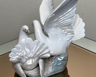 Lladro 6291 Love Nest Dove Porcelain Figurine 	9.5 inches high.	
