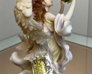 Seraphin Classics Daisy 2001 Limited Ed Figurine Roman #84241 9.75 inches high	
