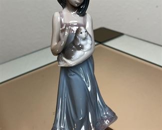Lladro Figurine Elizabeth Girl With Puppy Dog #5645	8 inches high	
