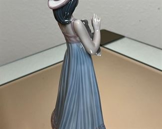Lladro Figurine Elizabeth Girl With Puppy Dog #5645	8 inches high	
