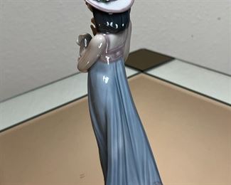 Lladro Figurine Elizabeth Girl With Puppy Dog #5645	8 inches high	
