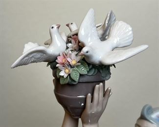 Lladro Princess of Peace Porcelain Figurine 6324 	17 inches high	
