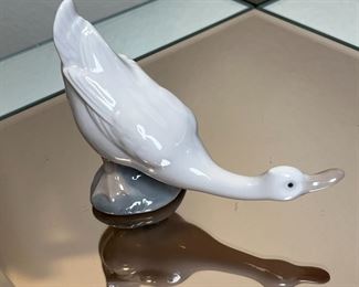 Nao By Lladro White Duck Porcelain Figurine	4.25 inches high.	
