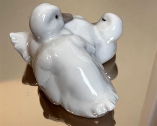 Nao By Lladro White 2 Ducks Porcelain Figurine	2.5 inches high.	
