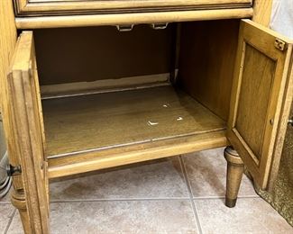 Vintage White Fine Furniture Single Nightstand	25 x 22.25 x 16in	HxWxD
